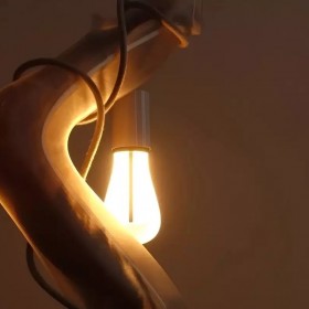 Innovation et tradition : la lampe forcola de Carlo D'Urso